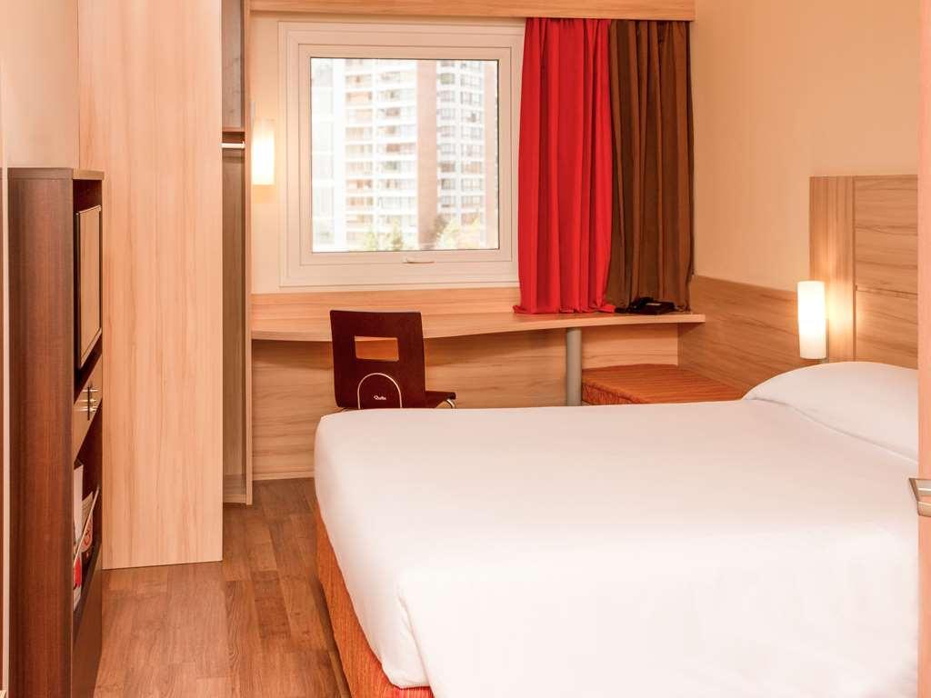 Ibis Santiago Las Condes Bilik gambar